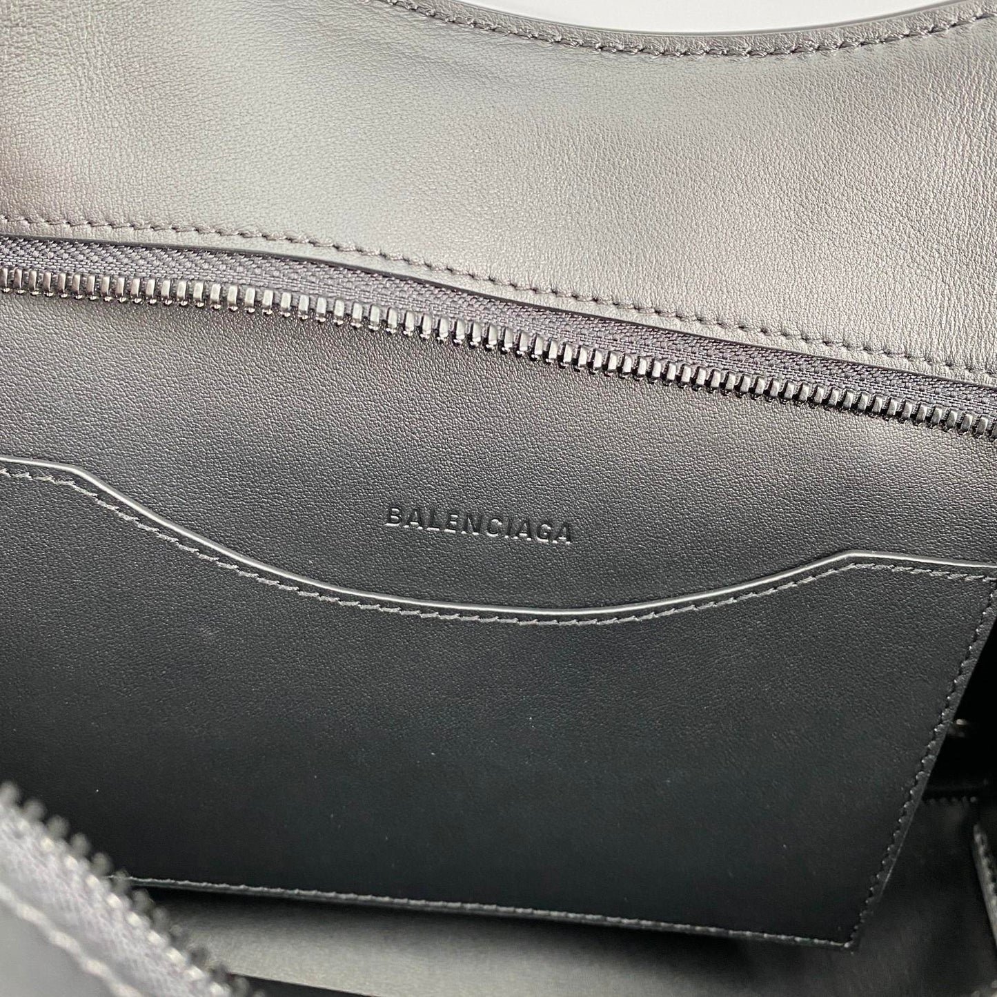 balenciaga neo classic plain leather medium size black 1991