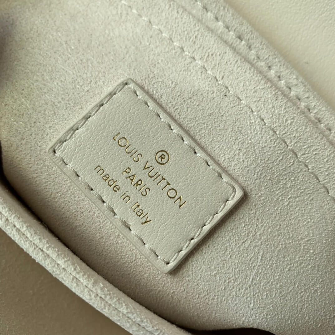 20685 new wave 21cm cowhide real leather milk white