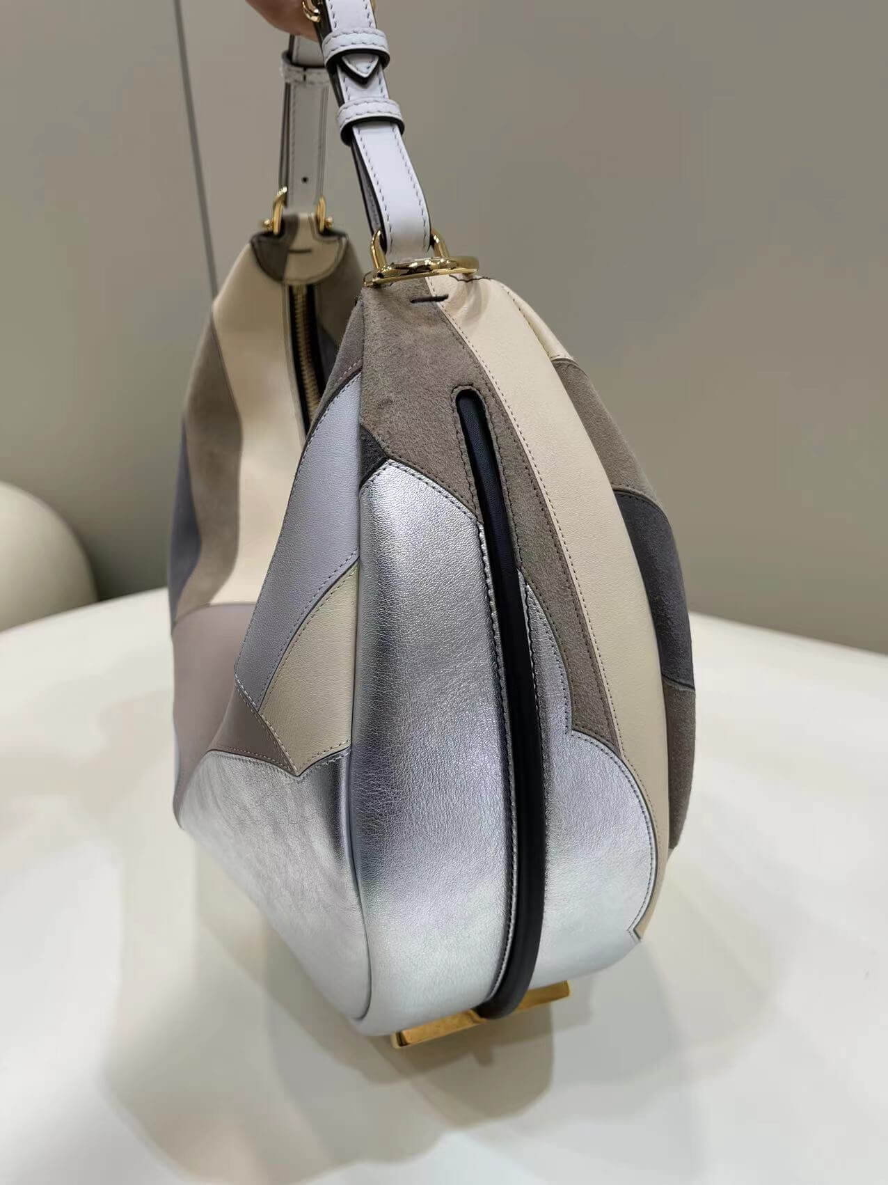 80056 fd ndigraphy small silver leather bag