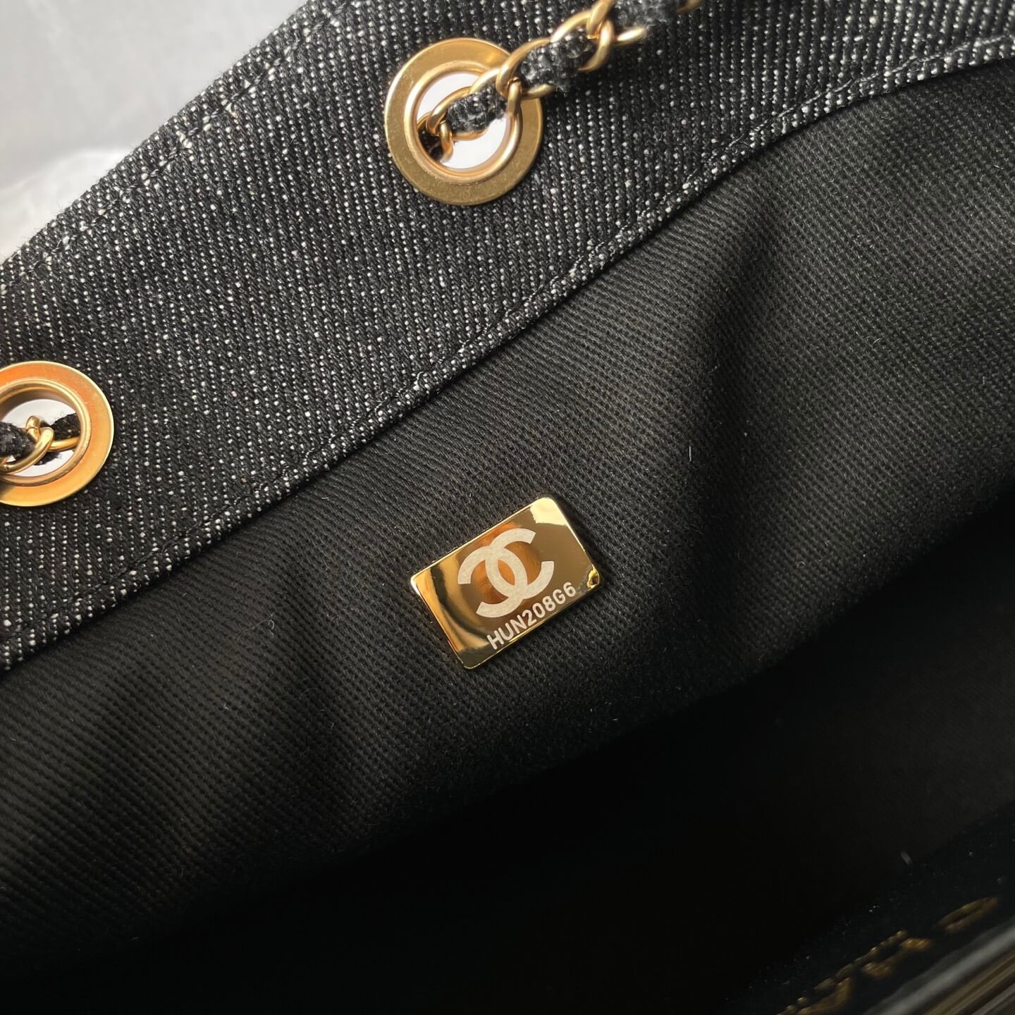 CHA 25 SMALL HANDBAG AS5293 Black Washed Denim