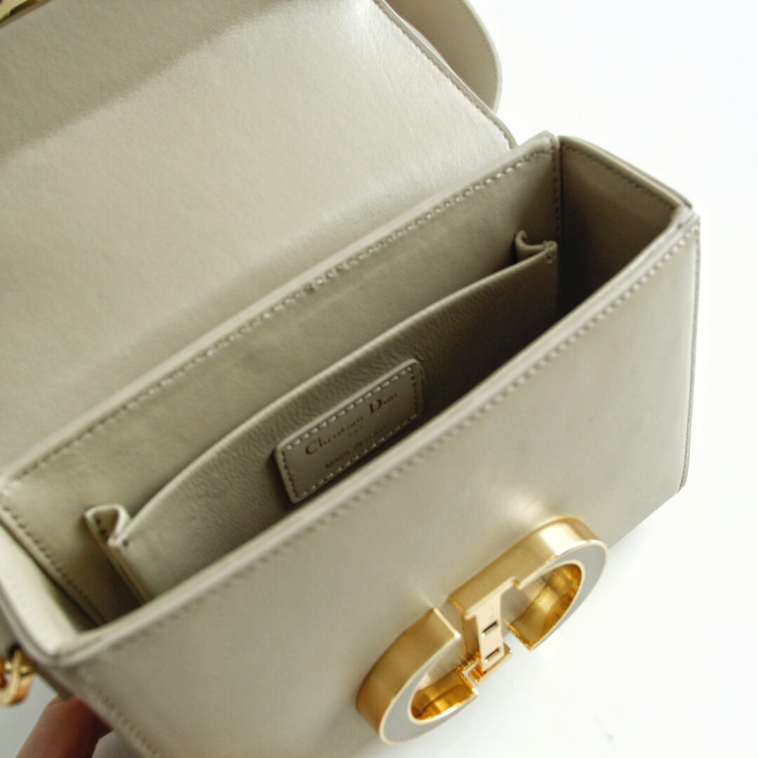 d9008s minibox oblique 30 montaigne milk white shoulder bag cross body bags