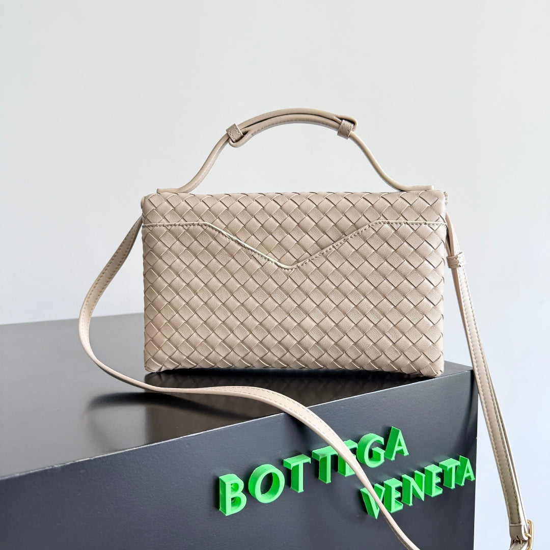BOTTEGA VENETA 2025 New Product KNOT LOCK Crossbody Bag Apricot 817191