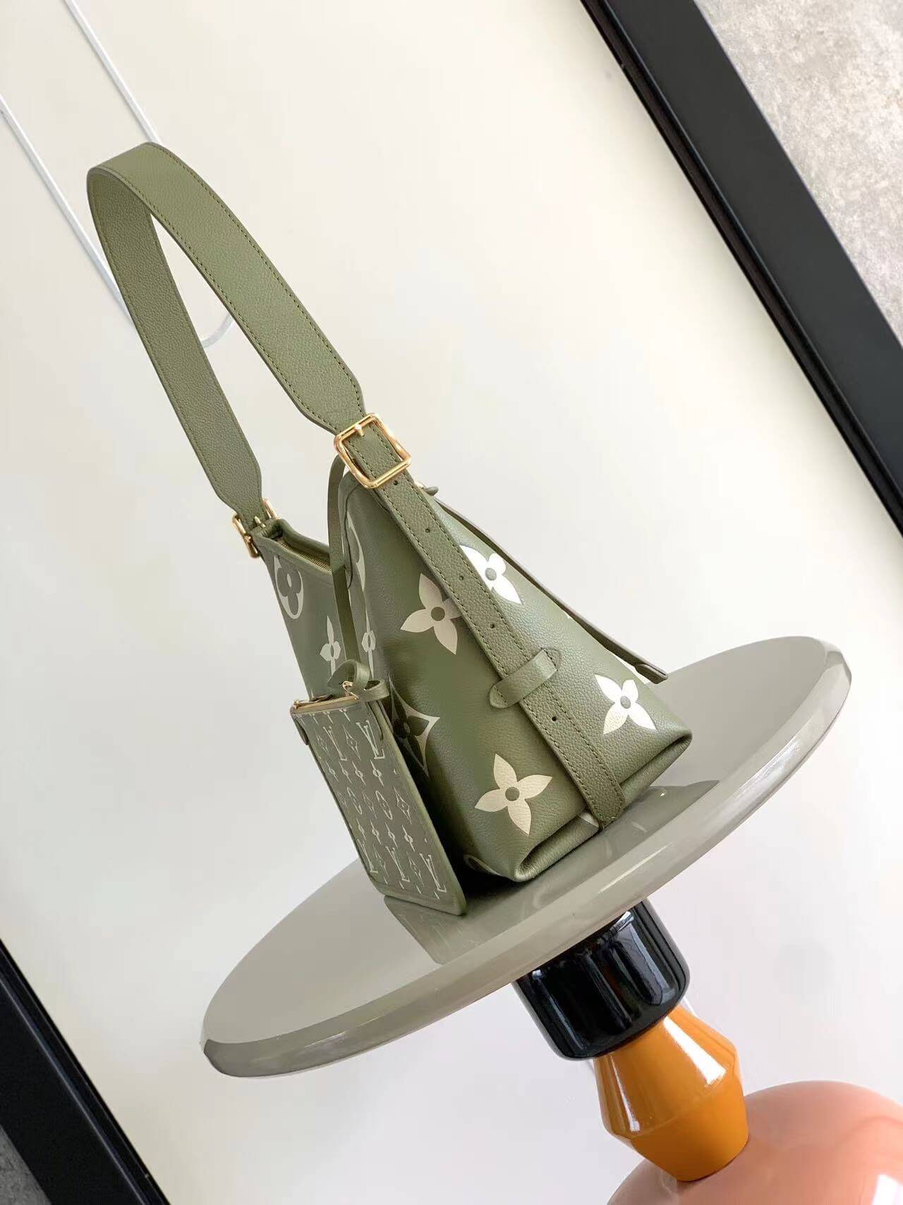 lv carryall pm shoulder bag green m46288
