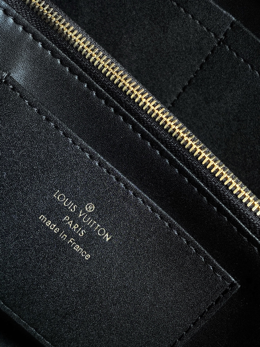 M12927 Capucines Souple handbag Black