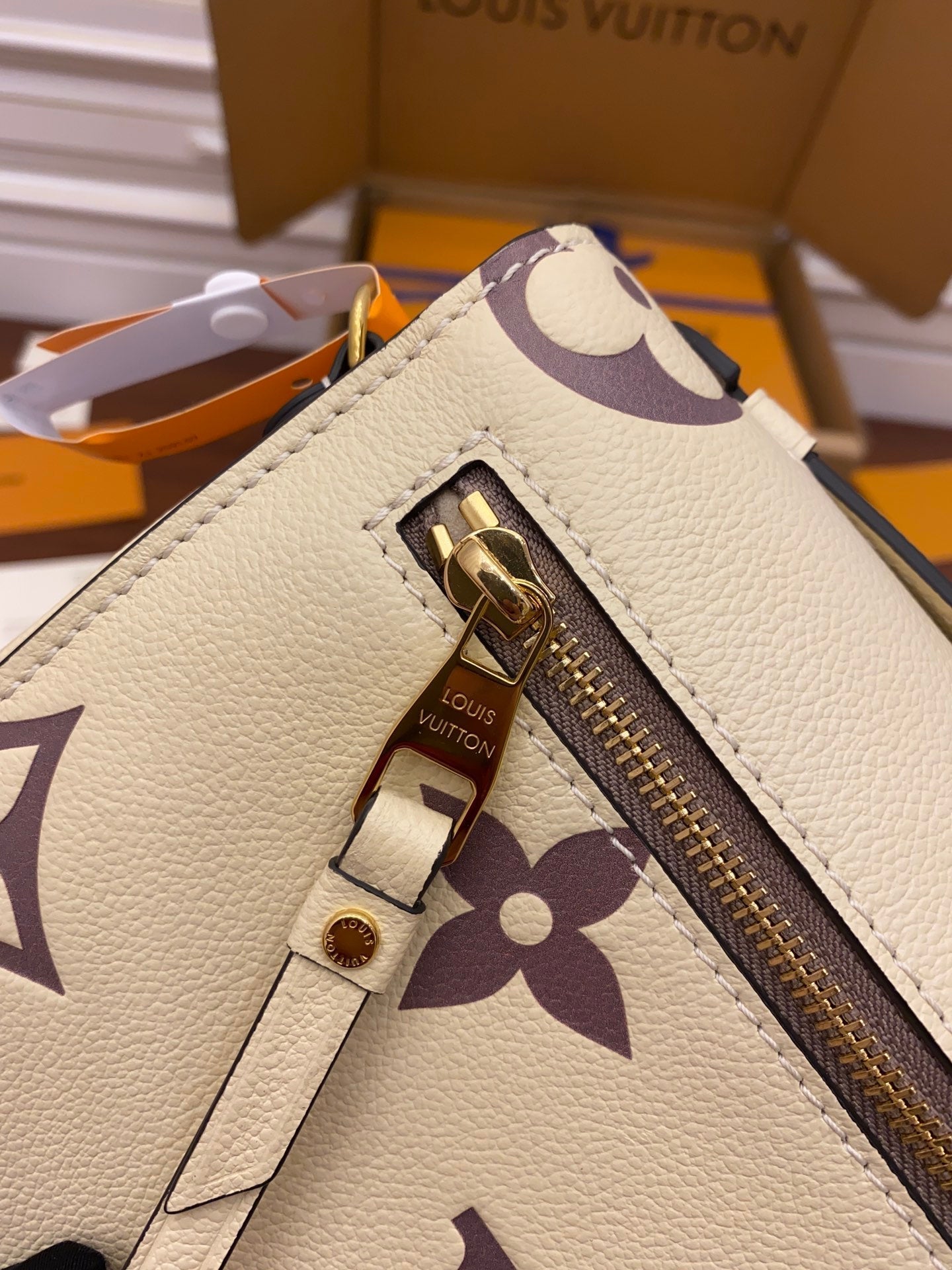 m45596 pochette metis shoulder cross body bags white 25cm