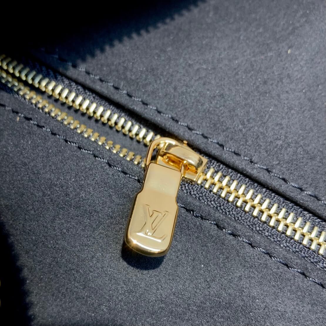 m46311 Loop Hobo Plain Reverse Brown