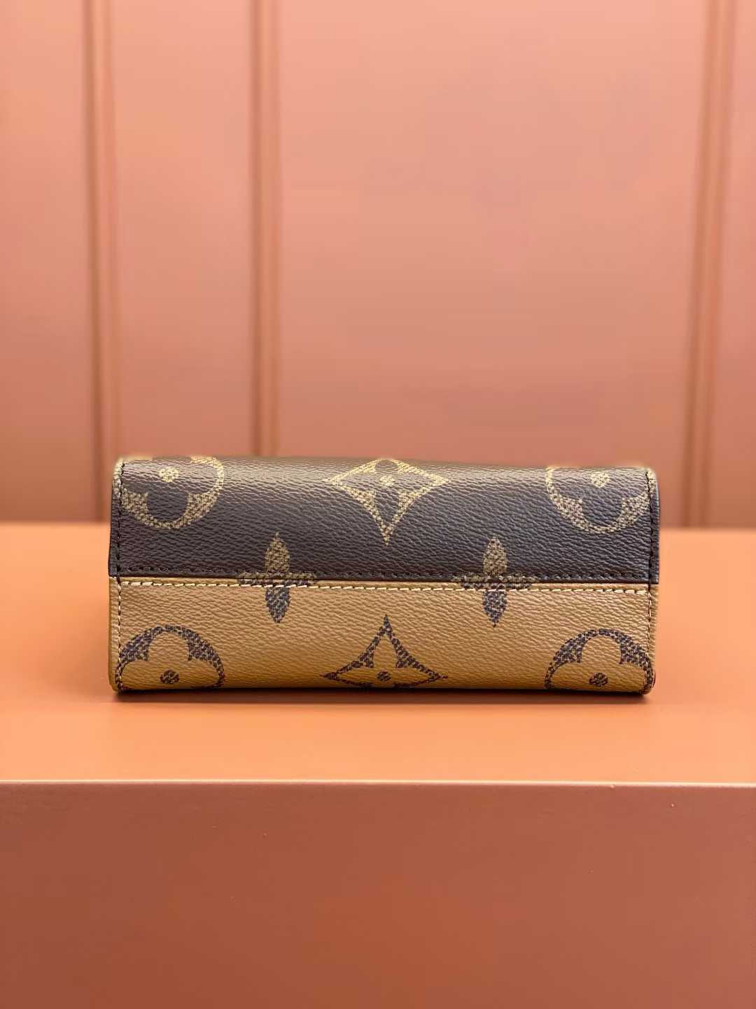 M46839 ONTHEGO BB 18CM Handbag Brown