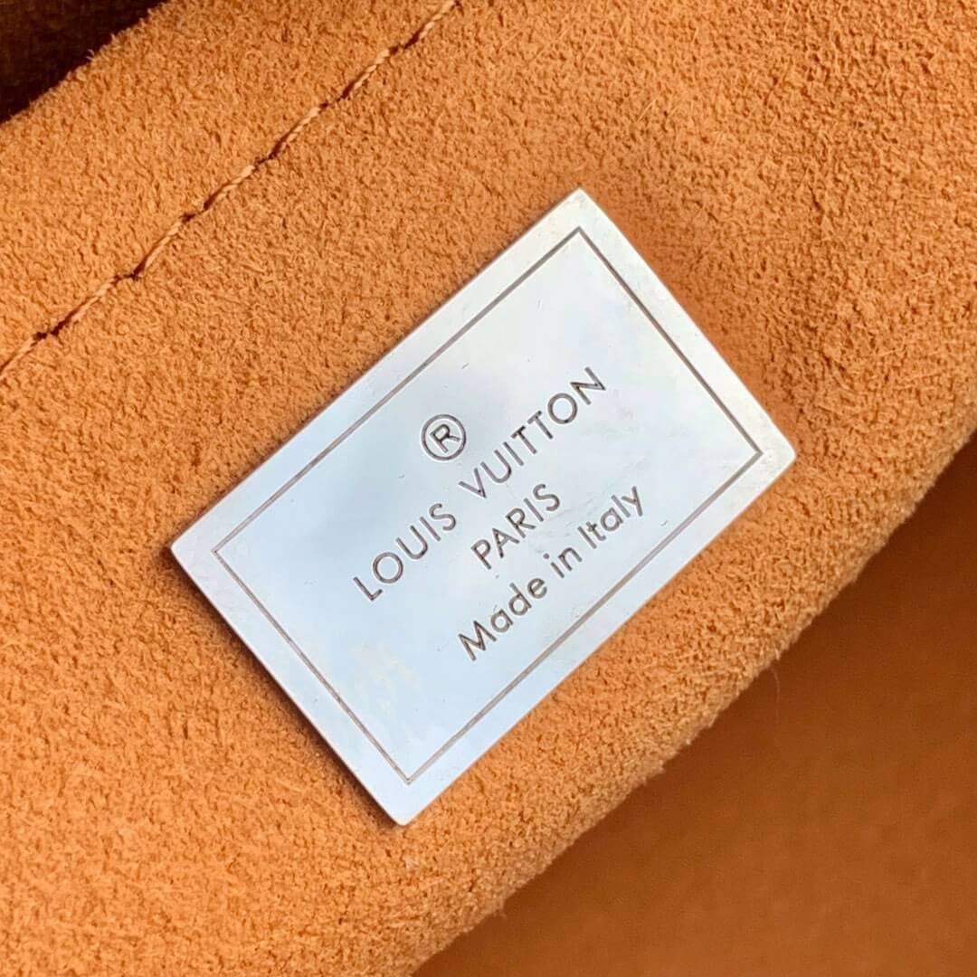 m50377 soft trunk white 24cm handbag