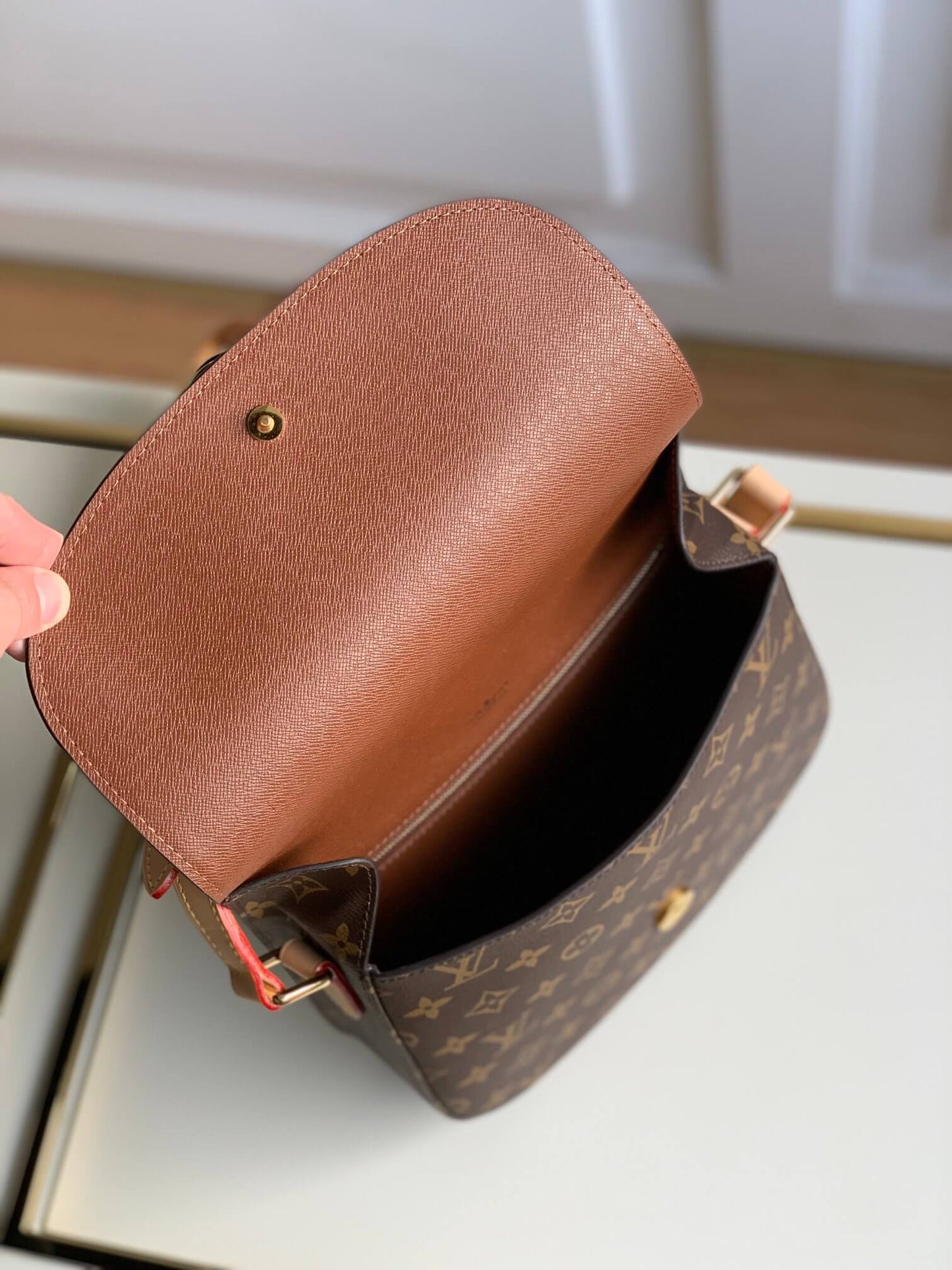 m51242 saint cloud messenger bag khaki monogram