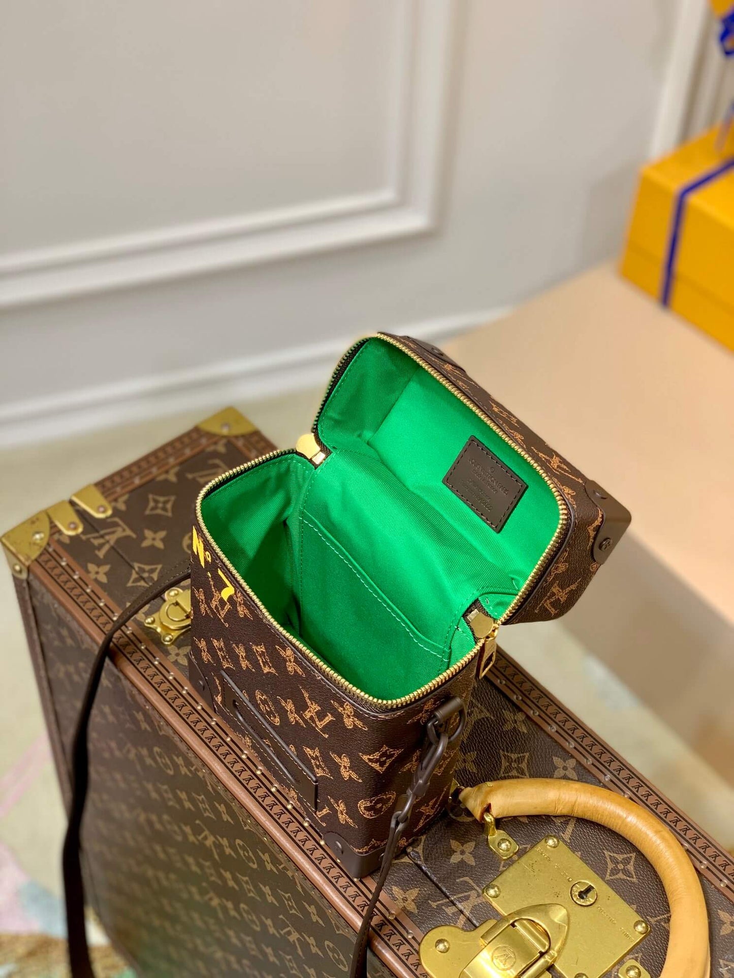 m59664 vertical box trunk green virgil abloh monogram 22cm