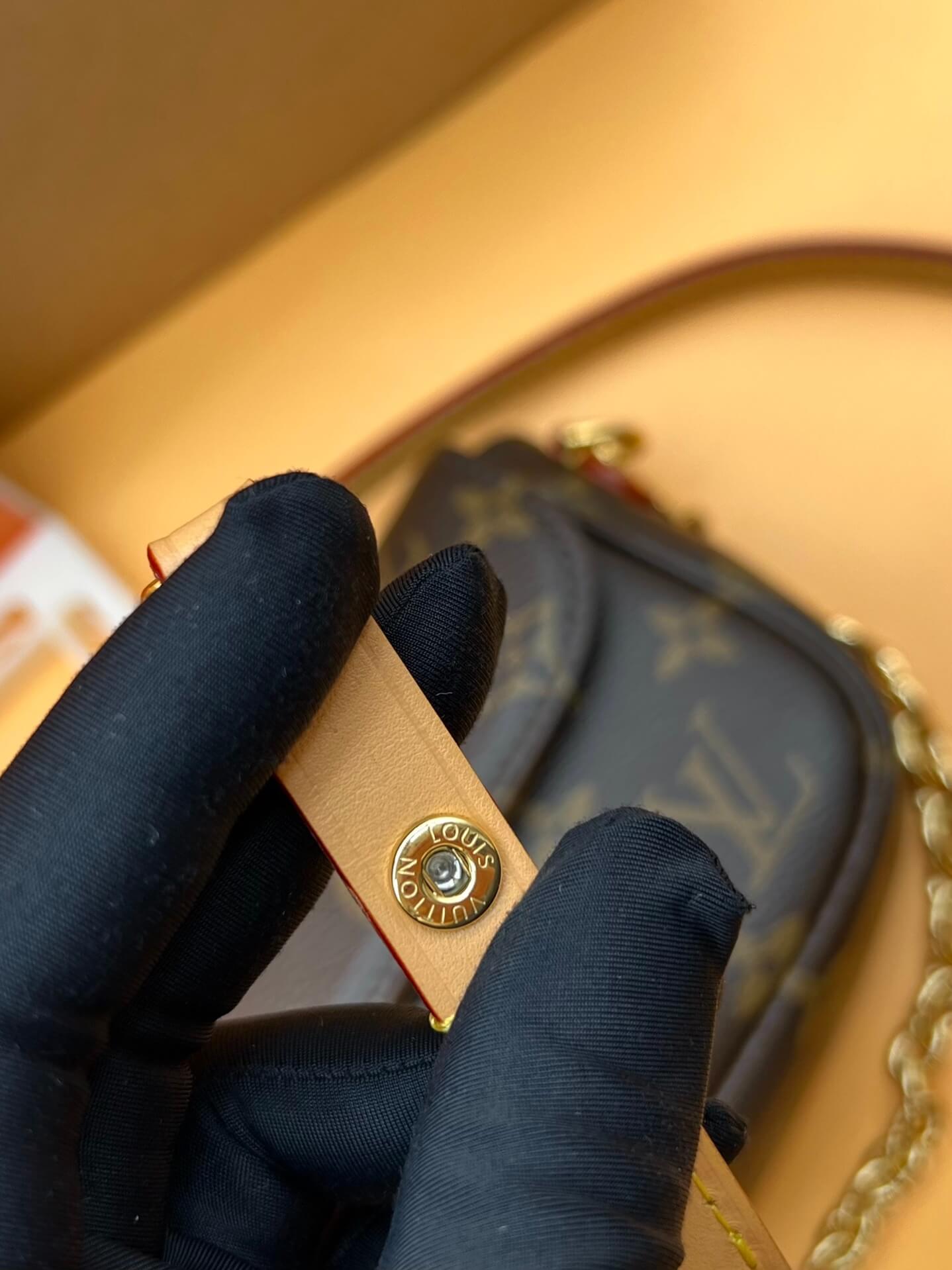 M81911 Small crossbody bag Monogram