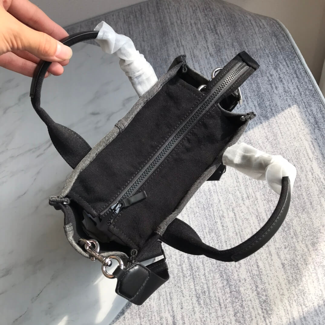 marc jacobs the denim tote bag black small size 34cm