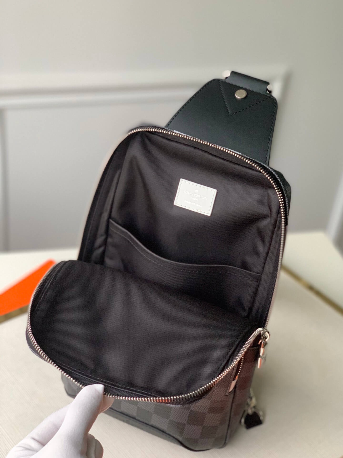 n40403 avenue damier graphite giant chest bag cross body bags silver calfskin mens bag