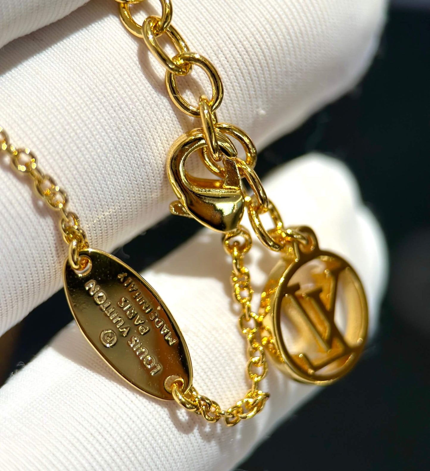the new seasons high end pearl necklace xlc31 features a stylish and elegant vibe