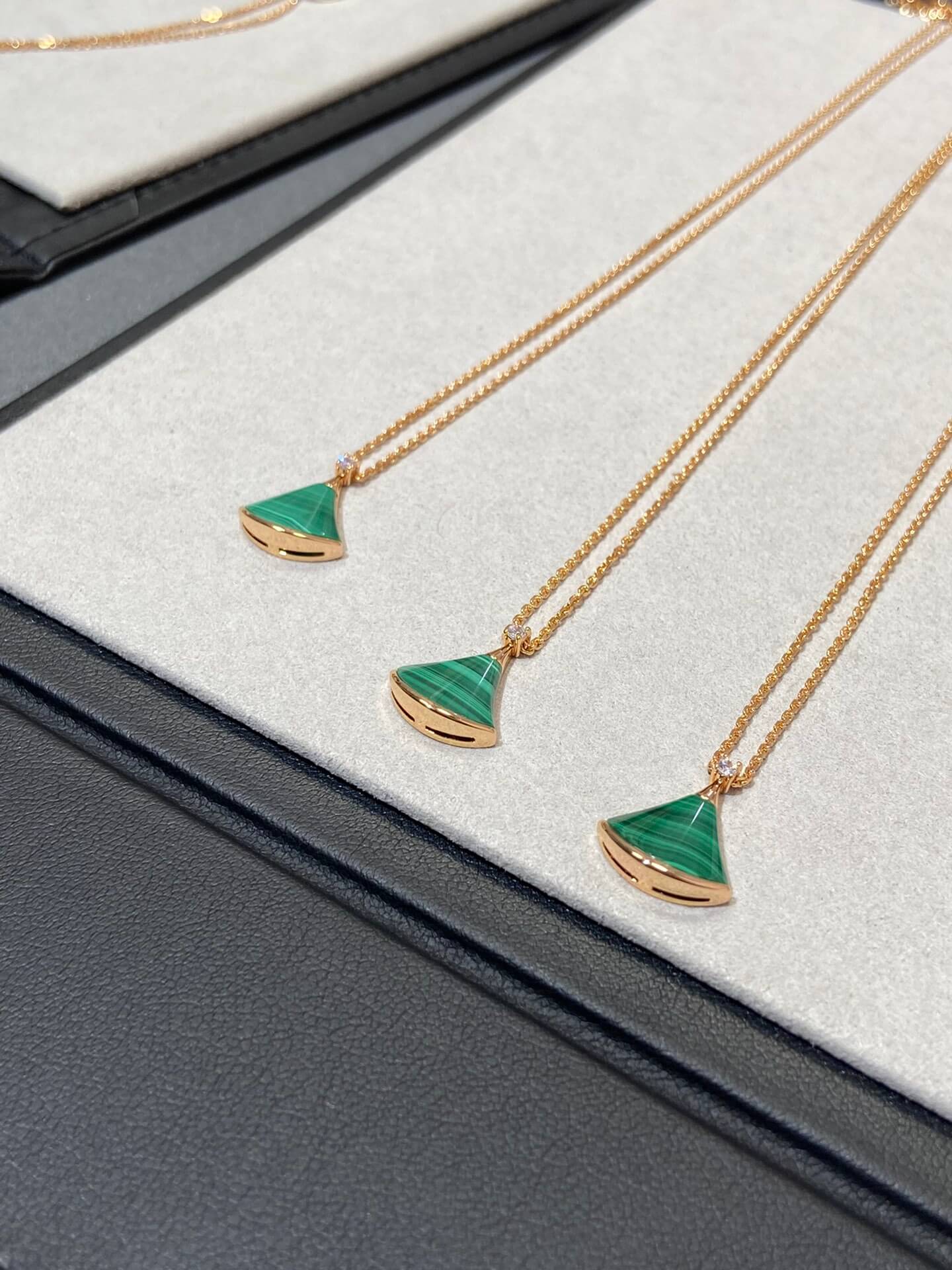 vca diva necklace malachite with diamonds green heart ml 31160260