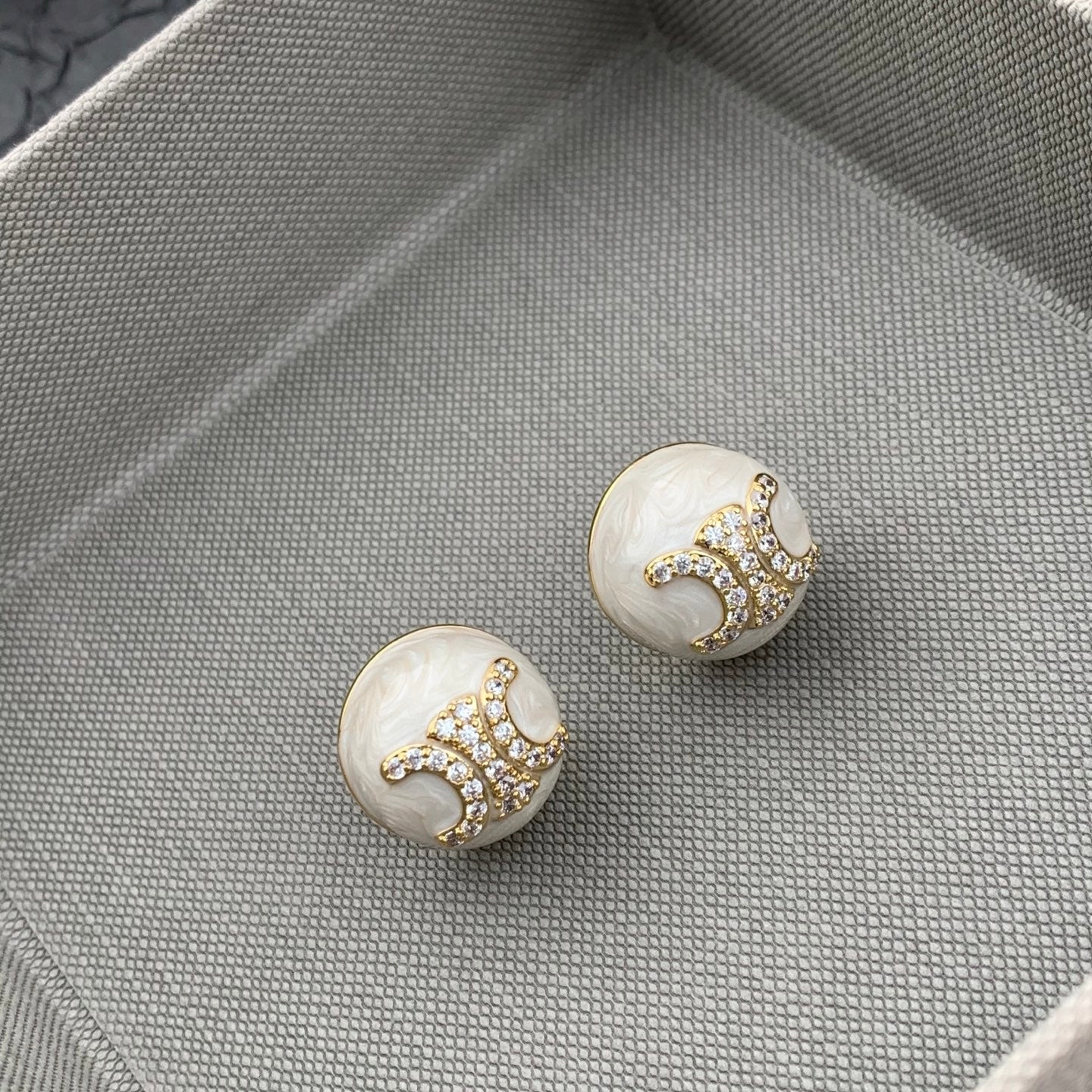 Celine Eearrings Gold Pearl MLD1502