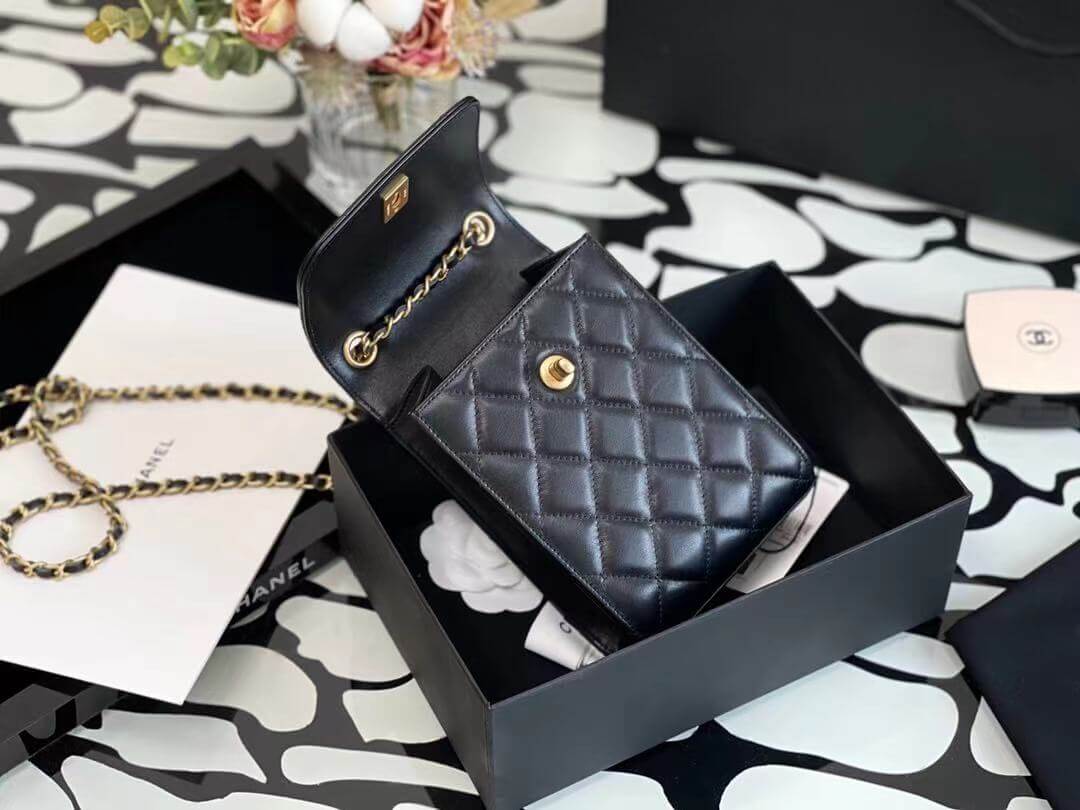 cha shoulder bag black