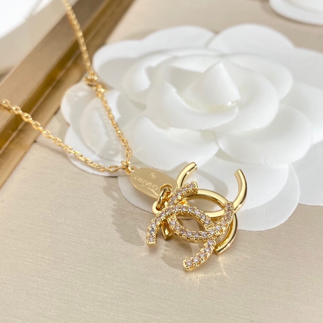 chane necklace gold with pearl free shipping in may