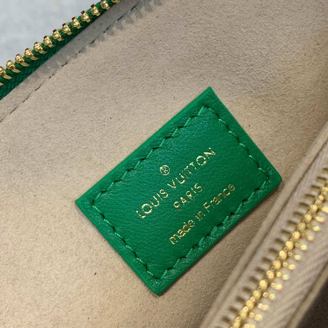 m20760 coussin pm monogram 26cm green