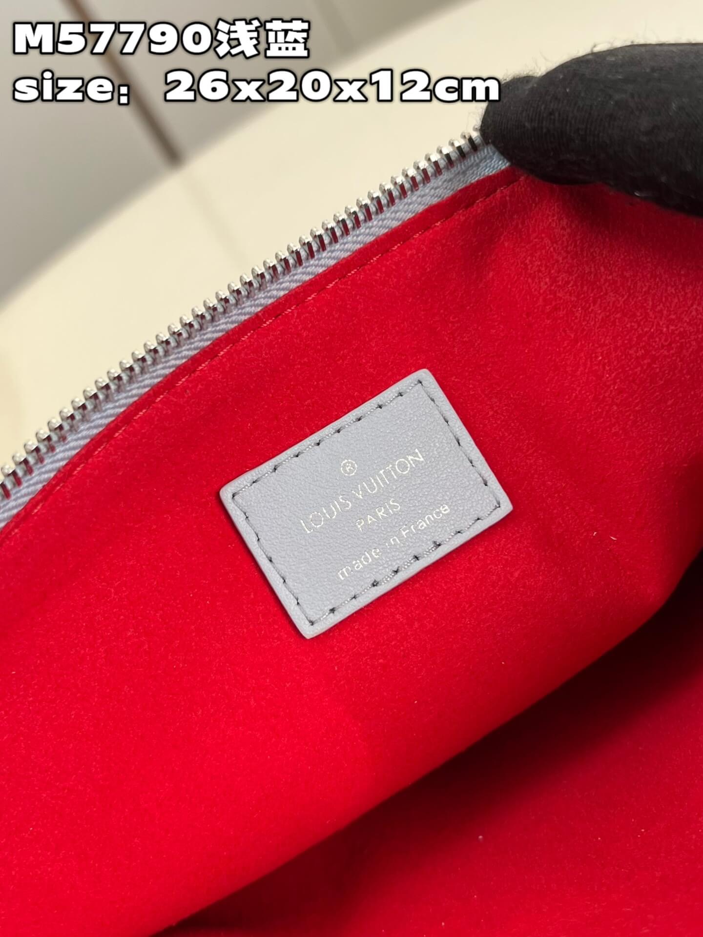 m21192 coussin mm 34cm m59277 pm 26cm monogram light blue