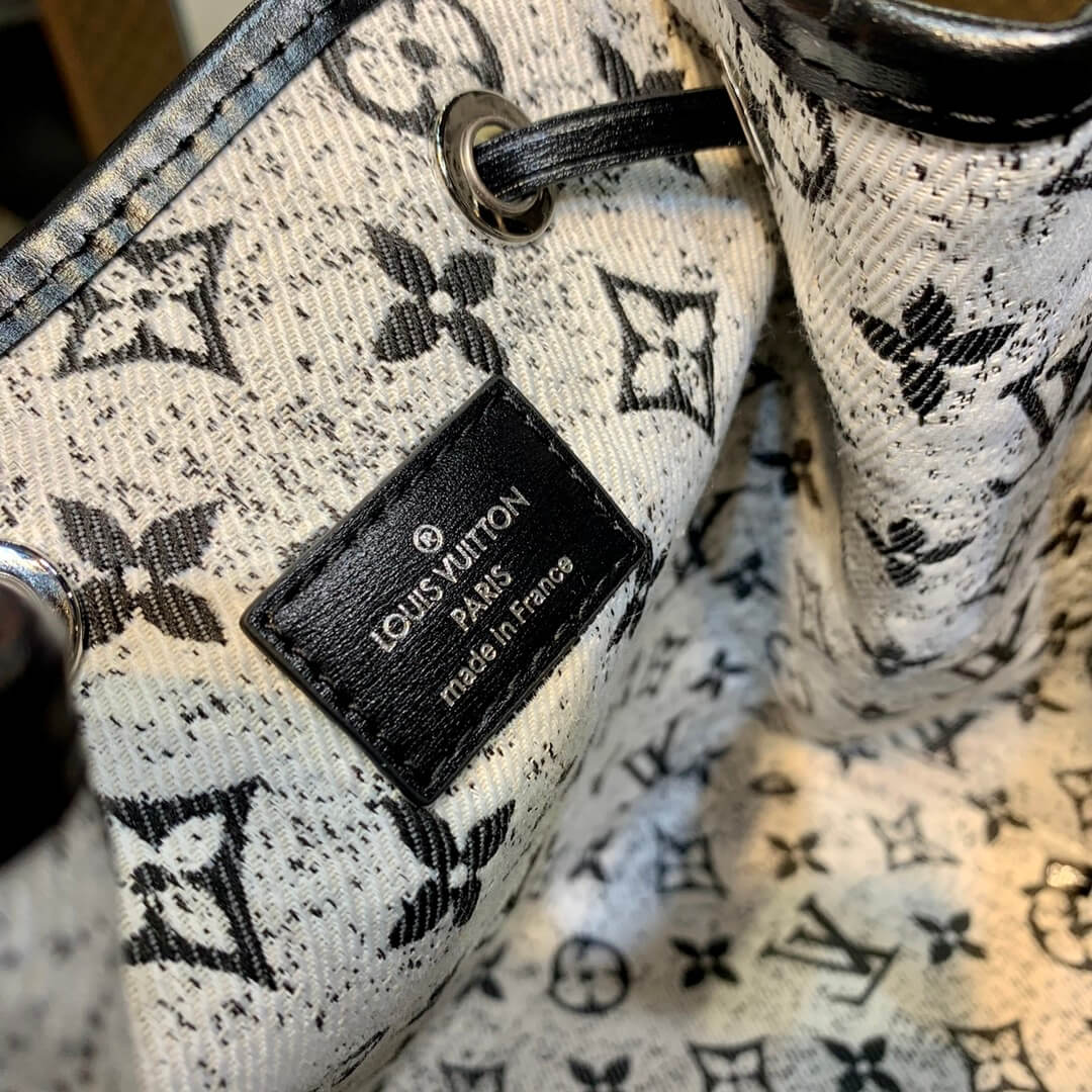 m21406 petit noe cruise monogram 28 5cm grey