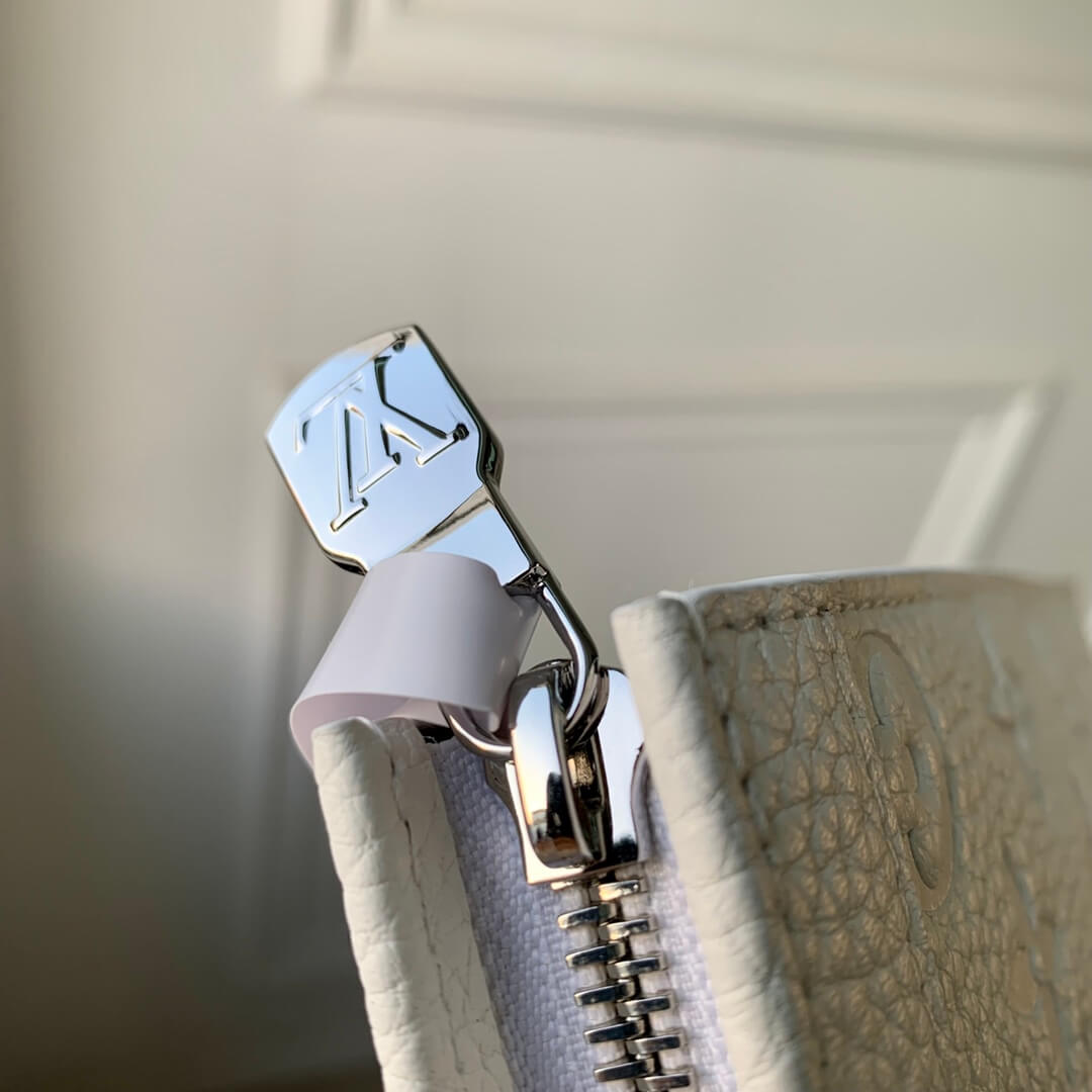 m21681 pochette voyage mens bag 27cm monogram white