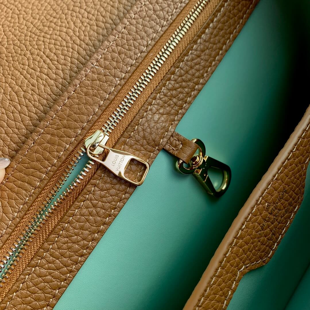 m21798 capucines mm taurillon 27cm brown cross body bags handbag