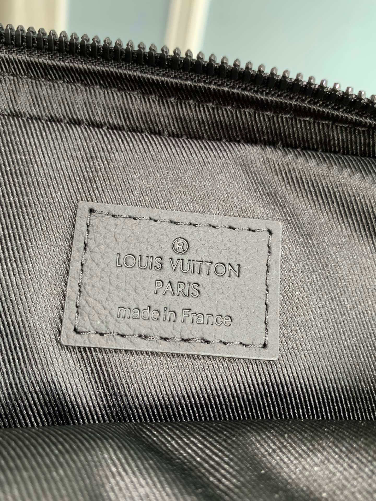 m46602 trio messenger sac plat 25cm cross body bags black