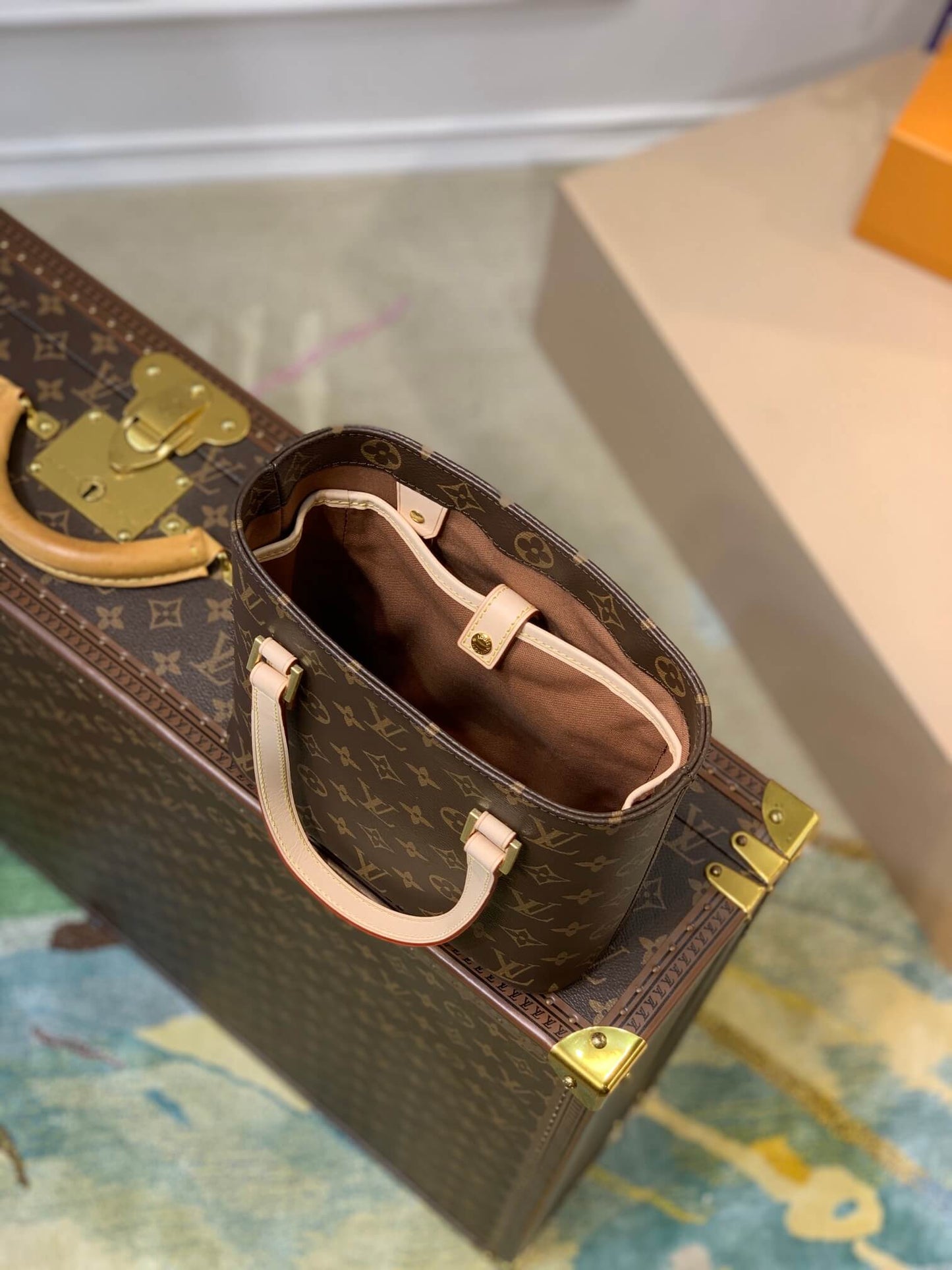 m51172 vivian medieval bag handbag 23cm monogram