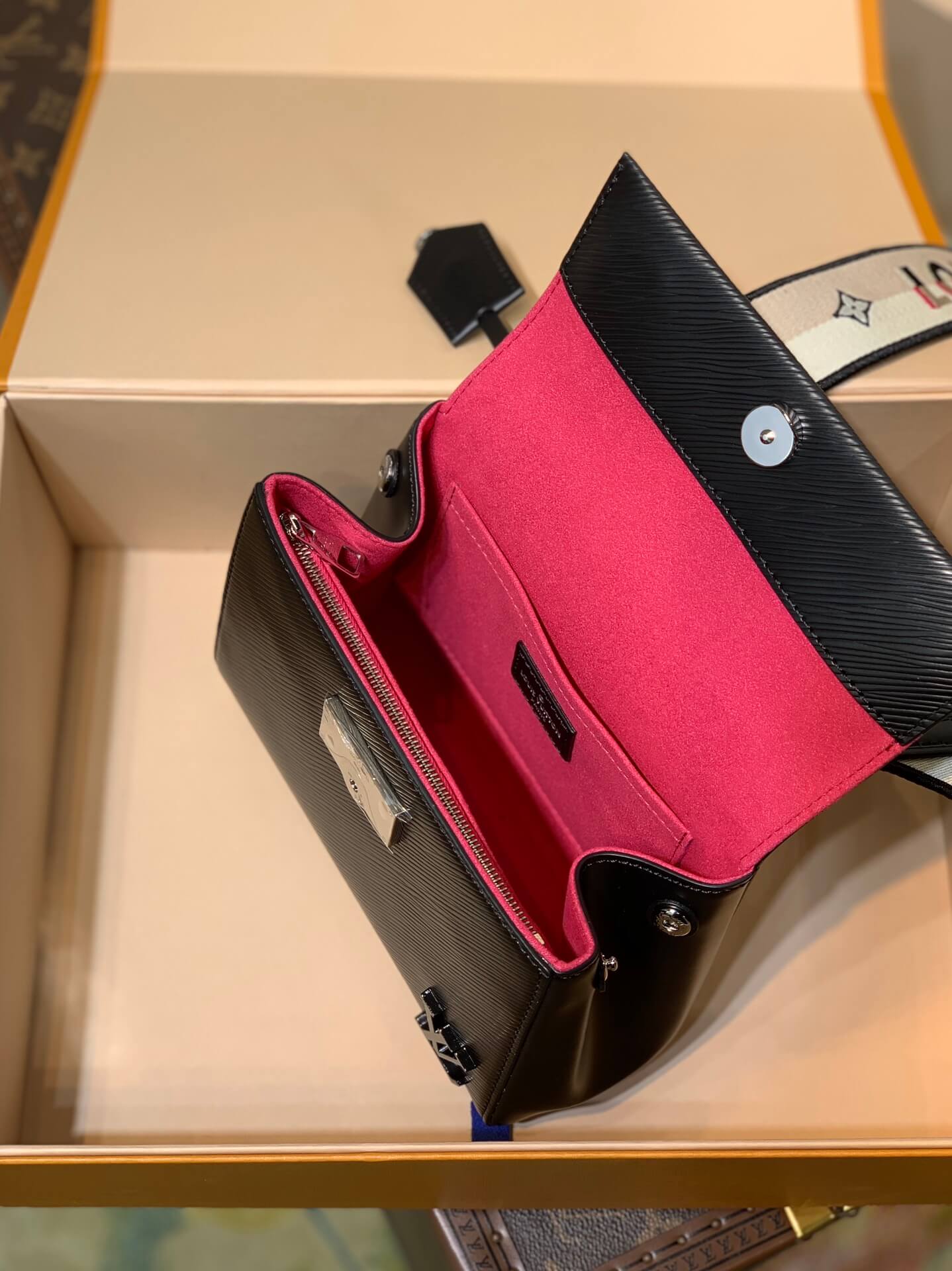 m58931 cluny monogram 20cm black