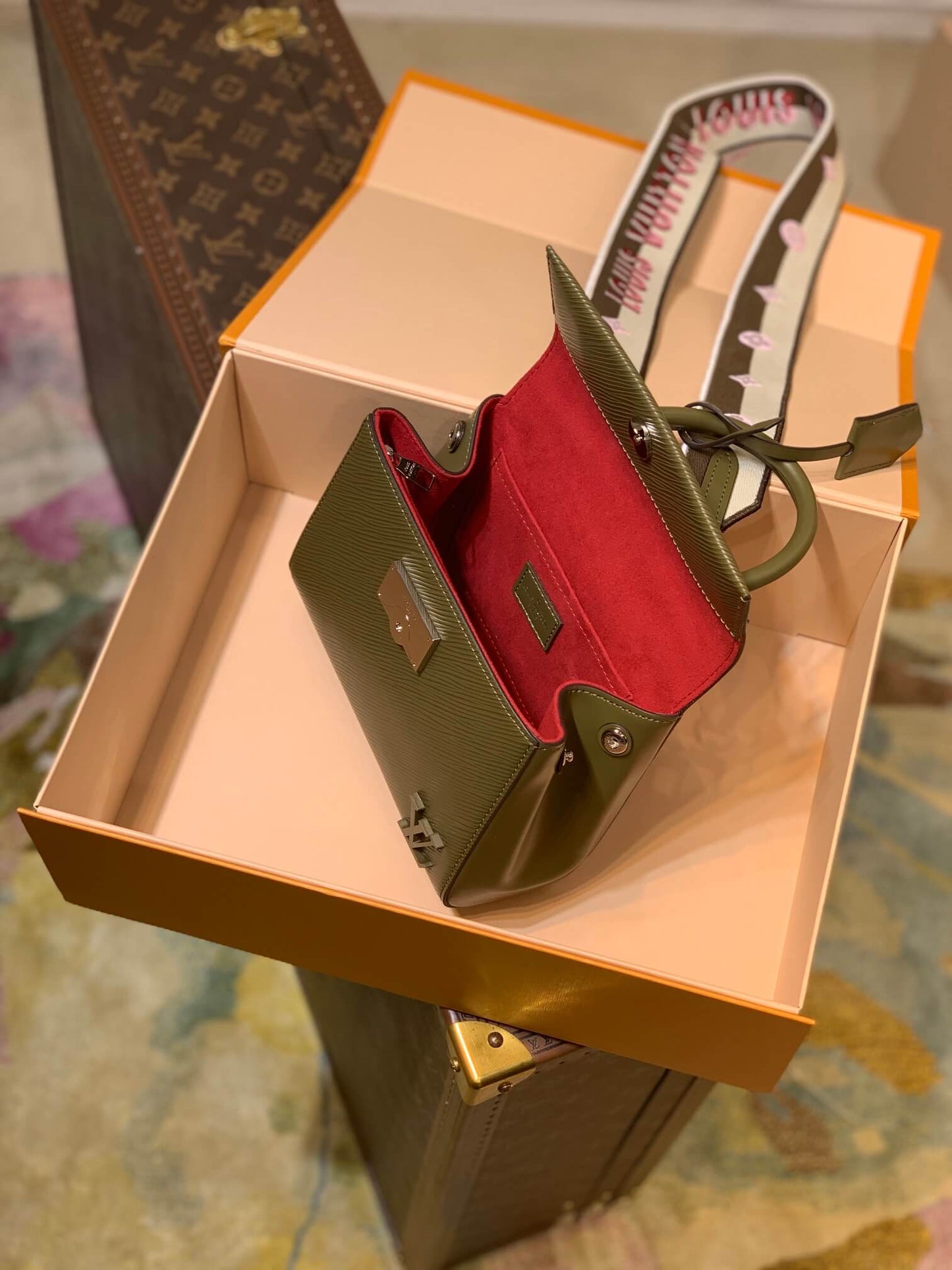 m59108 cluny monogram 20cm brownish green