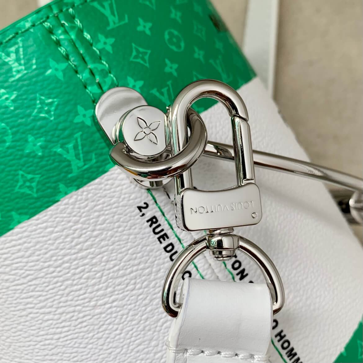 m81592 paint can green virgil abloh 17 cm cross body bags