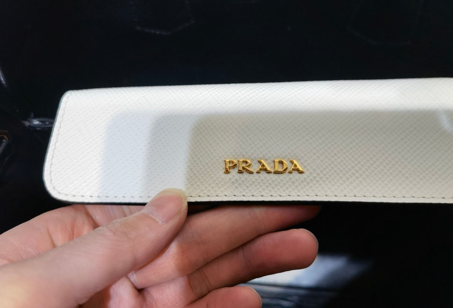 pra 1bg775 handbag double saffiano 33cm milk white lambskin equipped with double handles detachable shoulder straps and soft sheepskin lining paired with gold accents