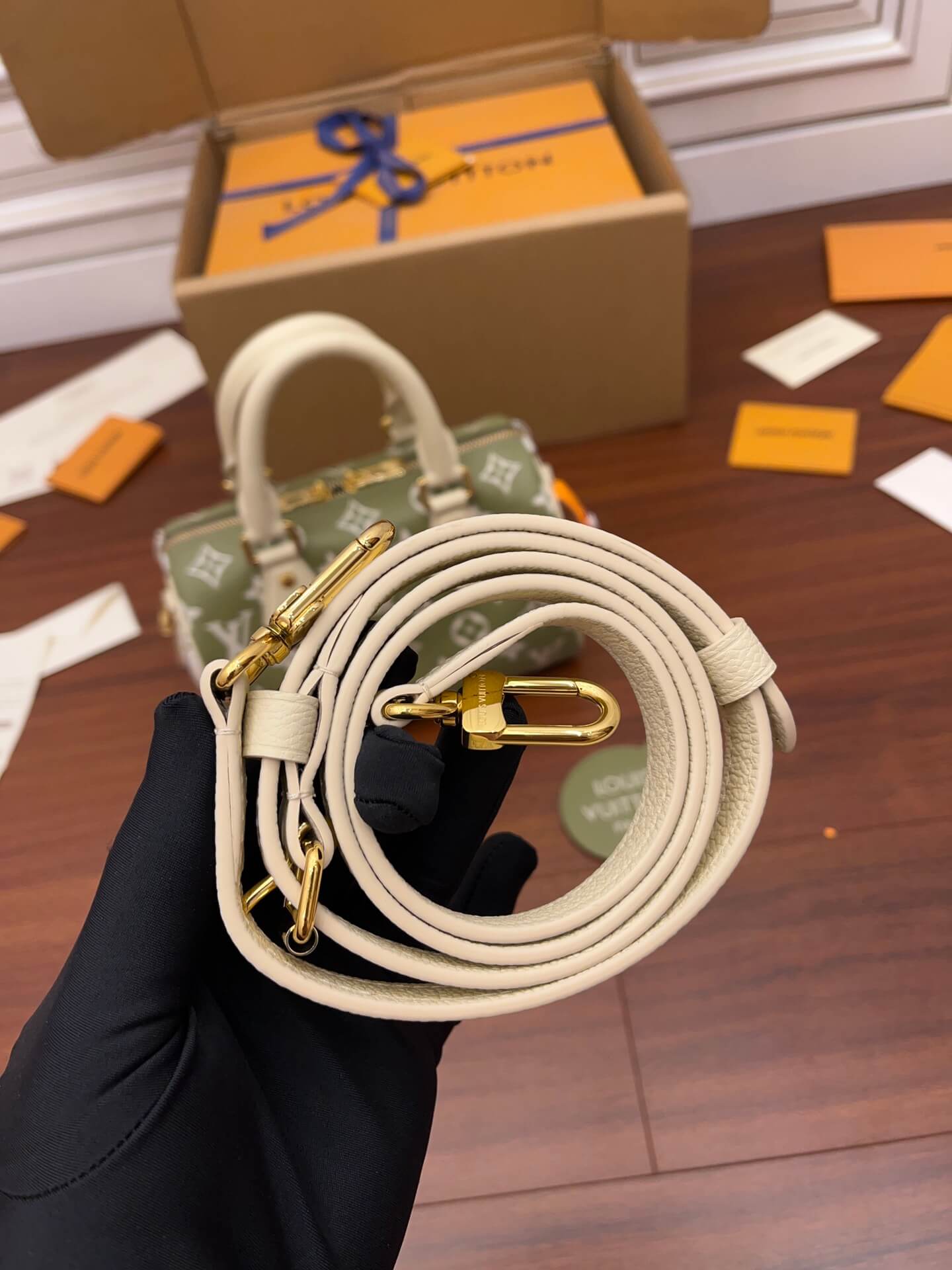 m46088 speedy bandouliere 20 bag green