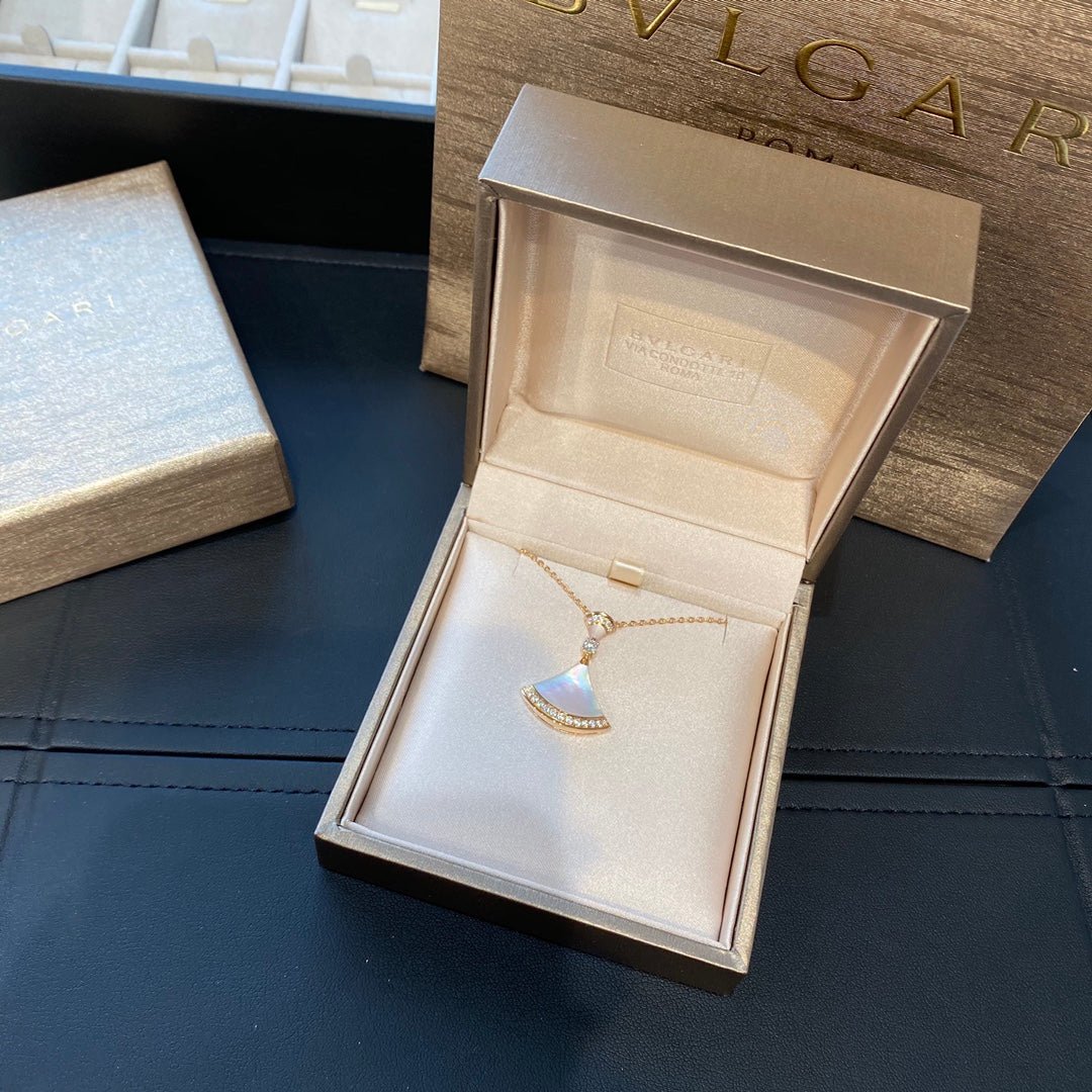 fan shaped gold large diva dress necklace with white beige and white diamond collarbone chain xla95