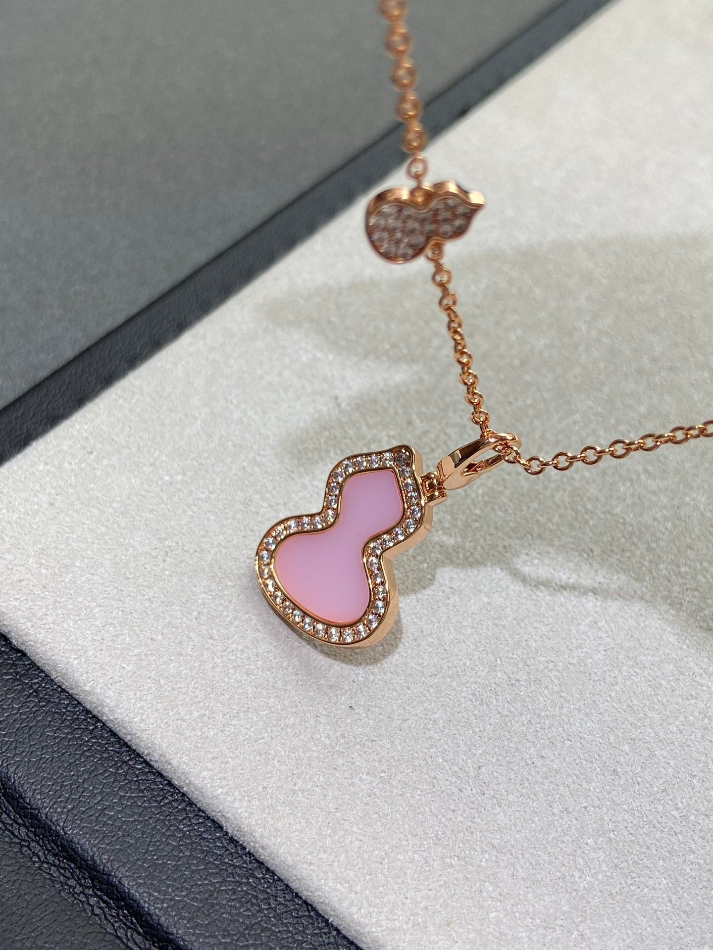 2024 new rose gold powder jade marrow kirin hollow gourd necklace xla94