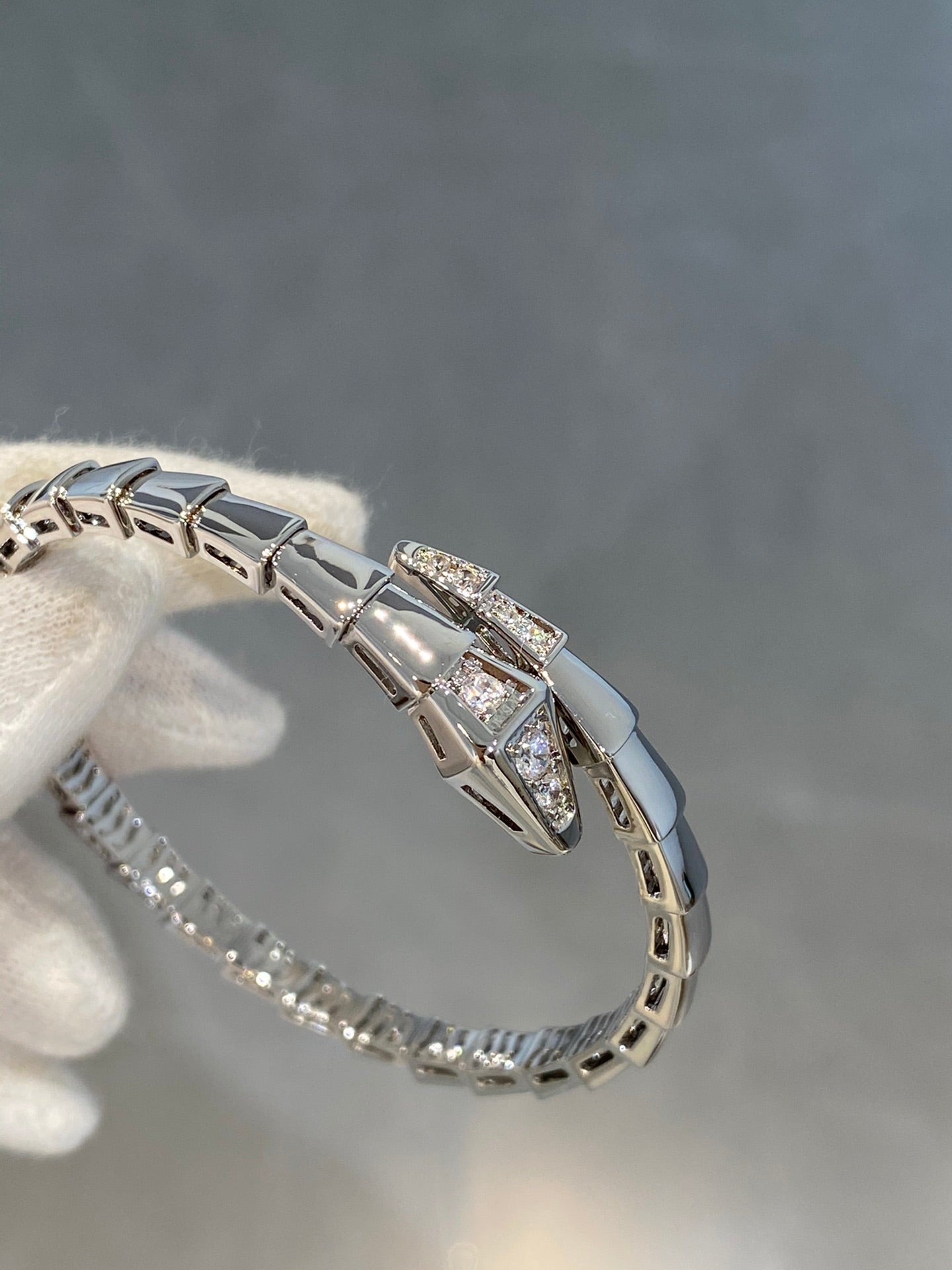 luxury and minimalist silver diamond inlaid snake shaped bracelet sla36