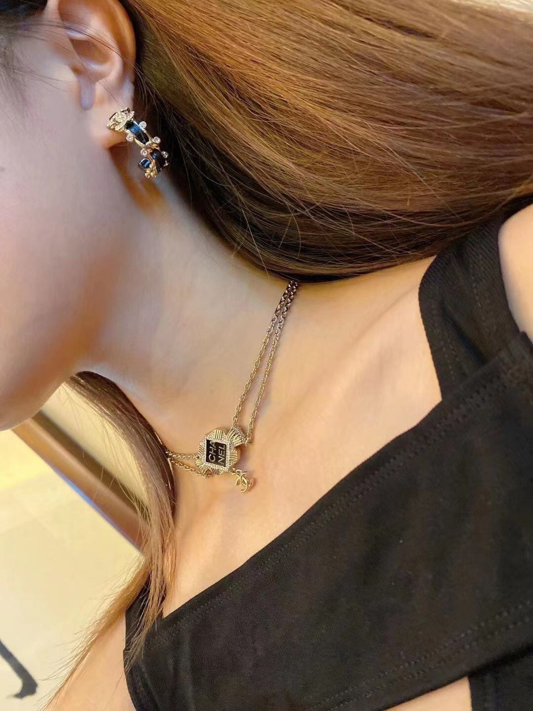 fashionable and versatile black enamel pierced leather crystal earrings eha120