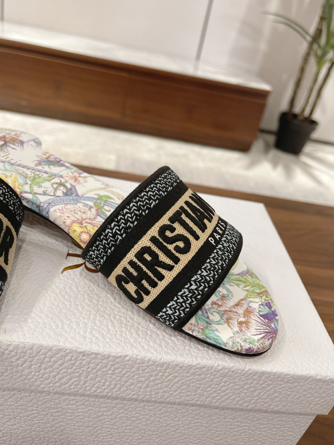 new womens shoes colorful embroidery versatile outwear sandals flat bottom open toe color block slippers xzh128