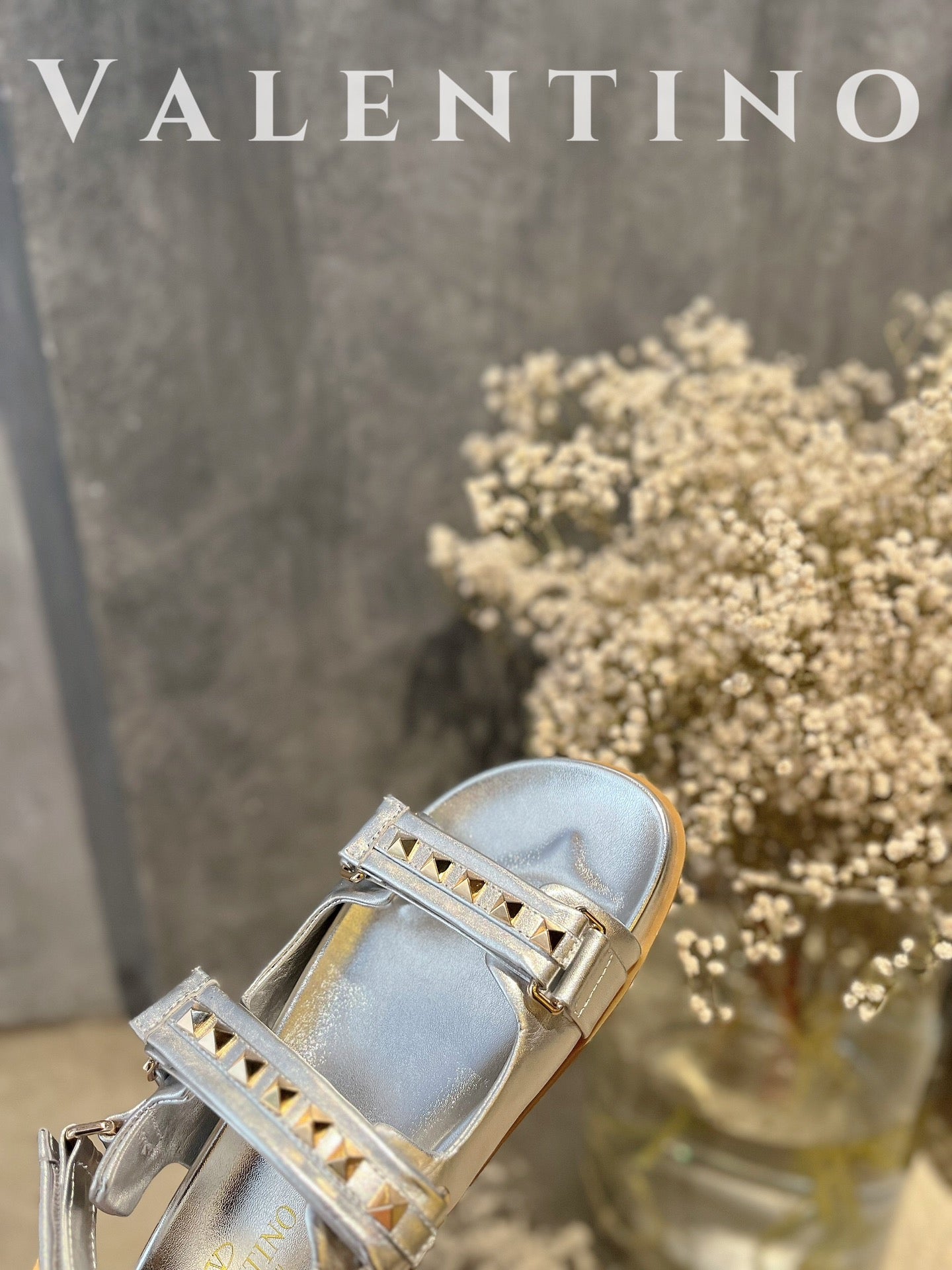 fashionable and versatile white sandals with flat bottomed sports velcro beach rivet sandals xzh130