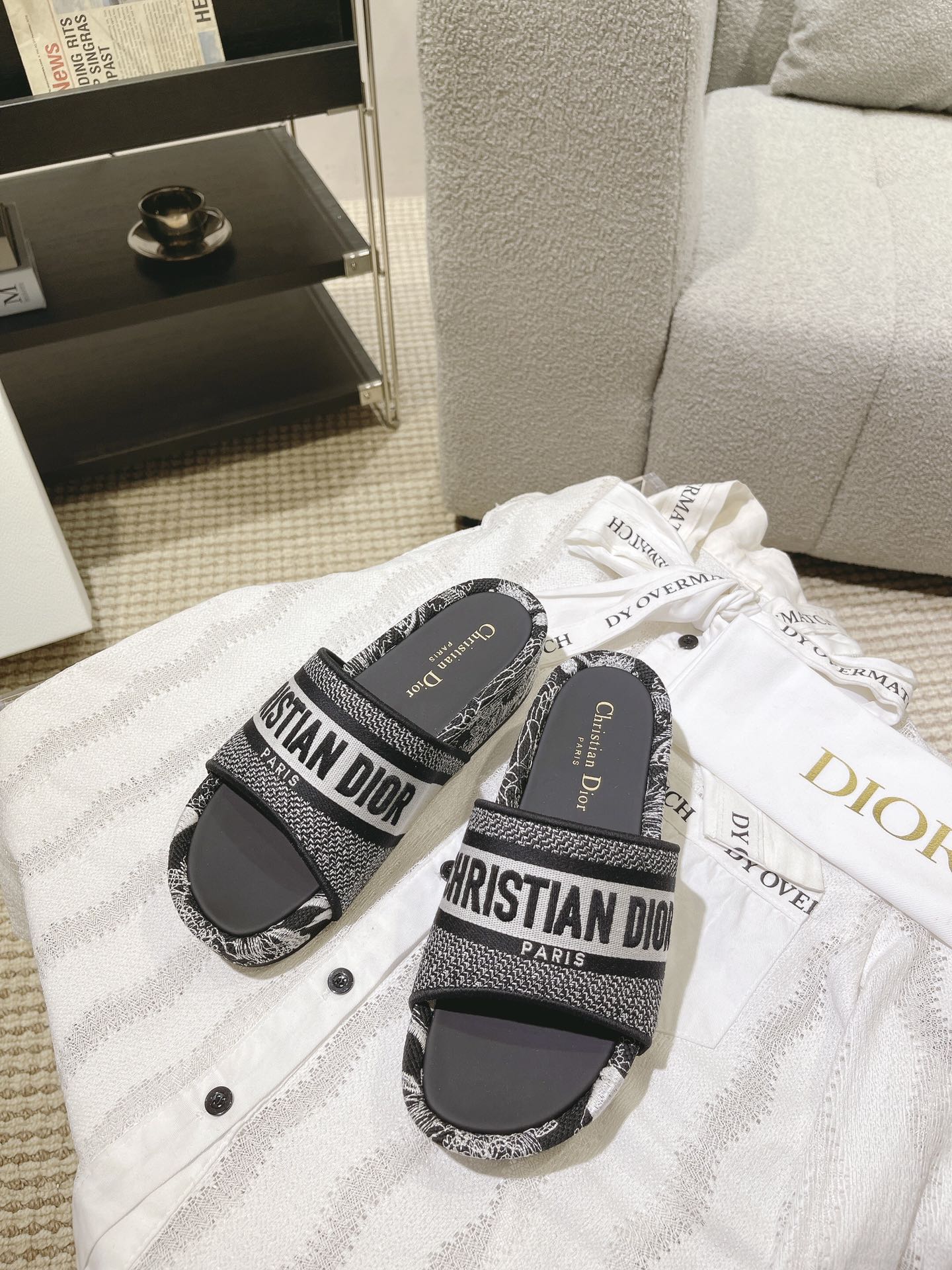 letter printed black mens thick sole one line slippers xzh207