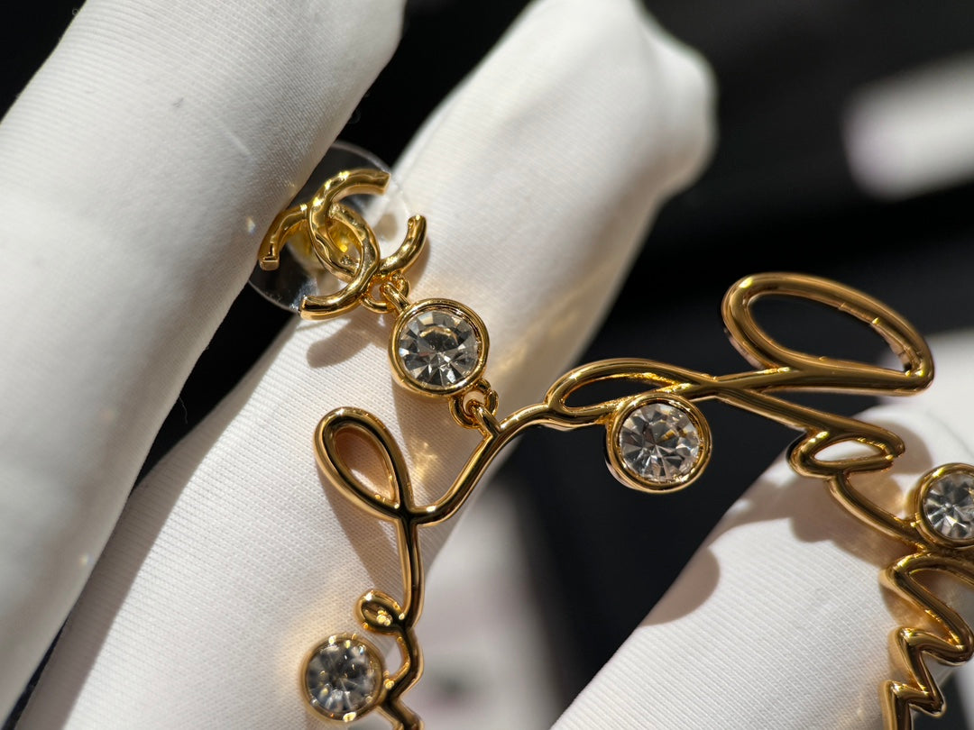 gold letter round diamond earrings ehc66