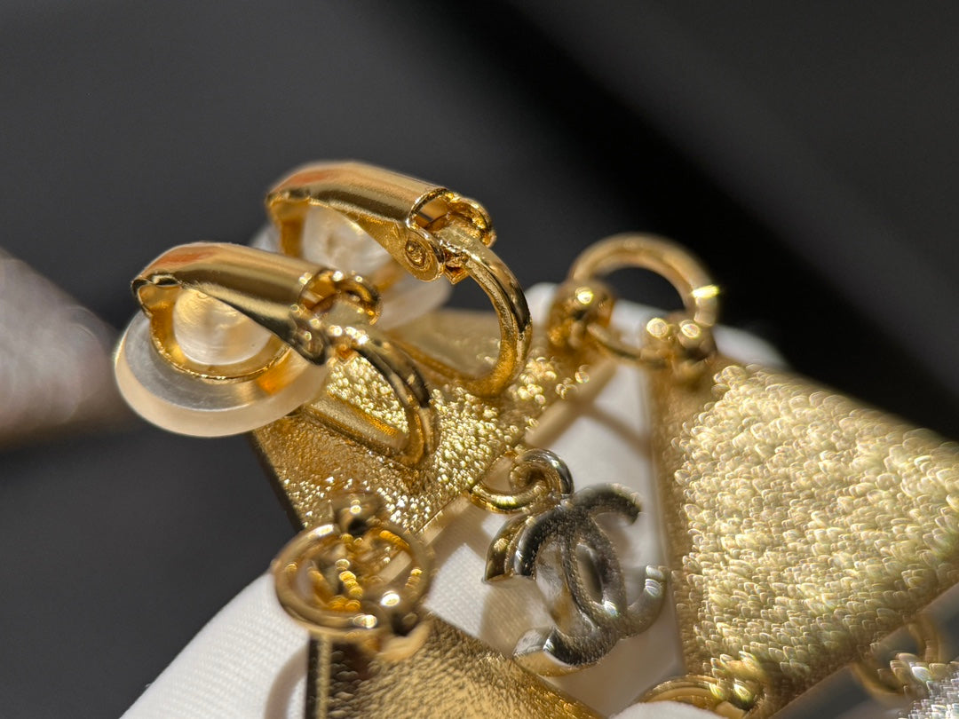 gold triangle splicing black diamond ear clip ehc59