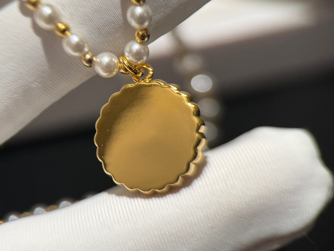 white resin bead pearl gold necklace xlc84