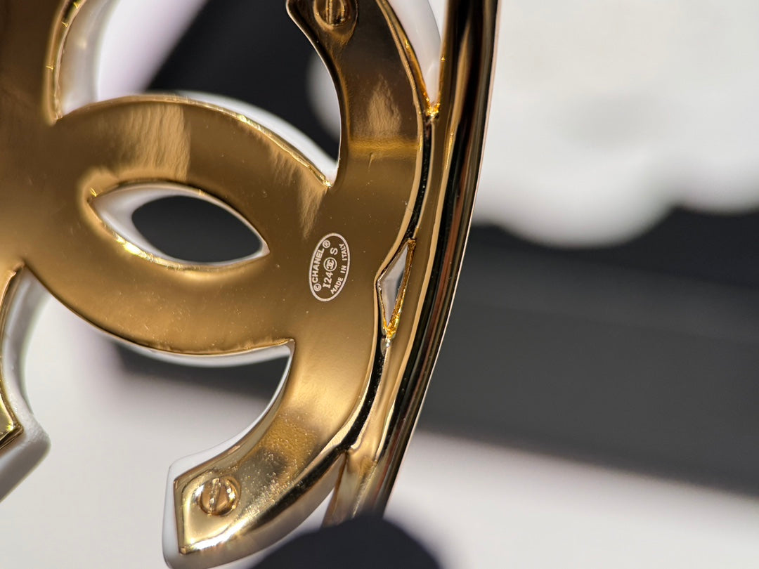 24 runway style hollowed out gold and white wide version bracelet slc80