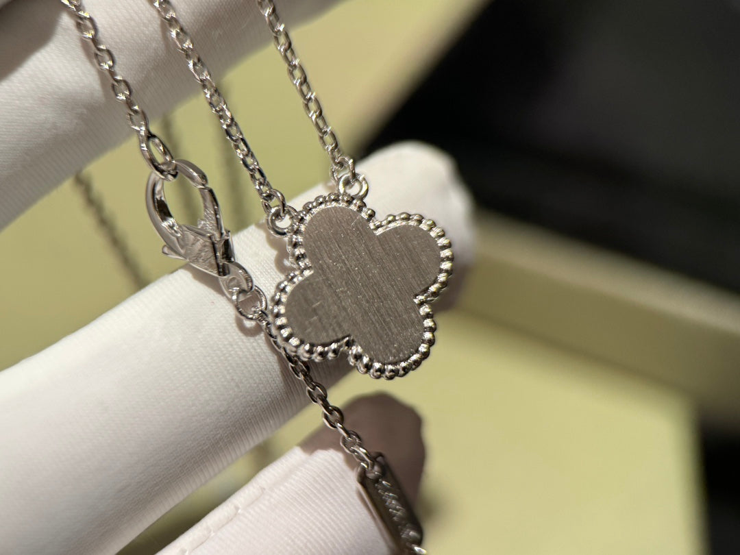 18k platinum single flower single diamond black agate clover necklace xlc136