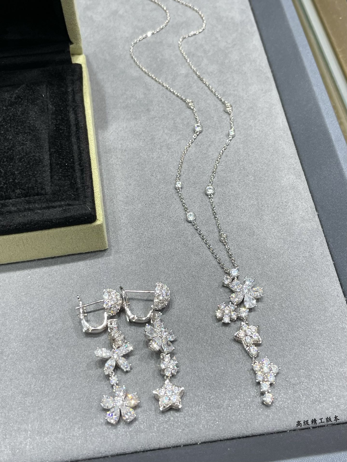 vca white diamond flower earrings eha244