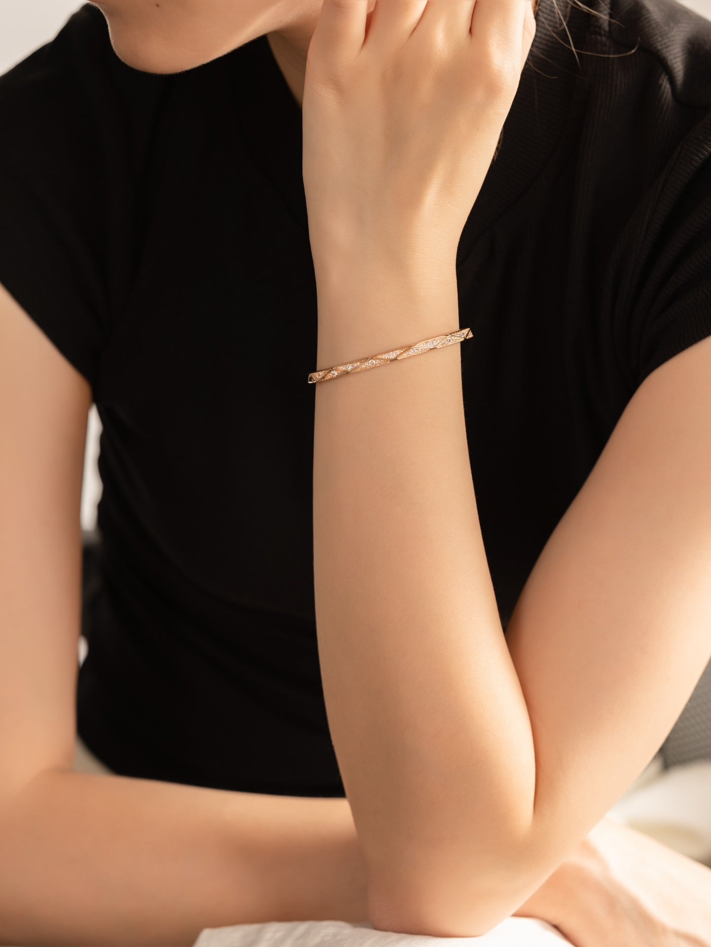 cnc diamond studded semi diamond inlaid gold bracelet sla79