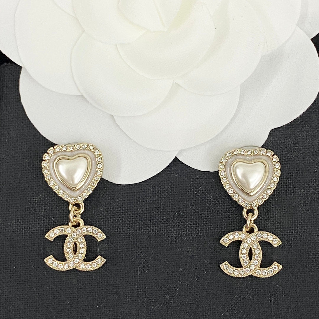24c diamond studded white beimu love double c earrings eha217