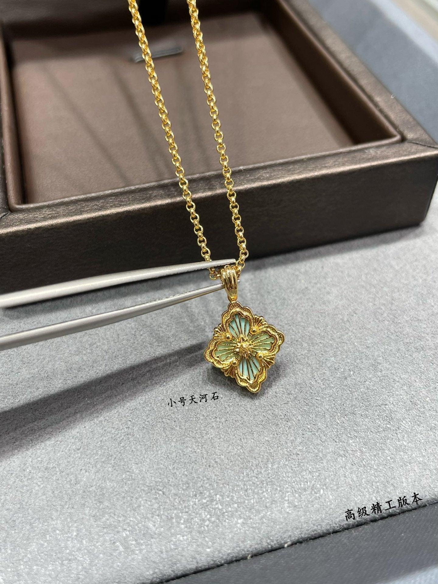 v gold small opera house series tianhe stone gold necklace xla160